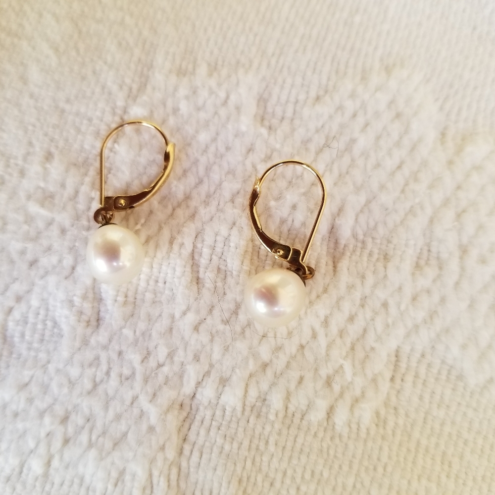 Pearl & gold tone earrings